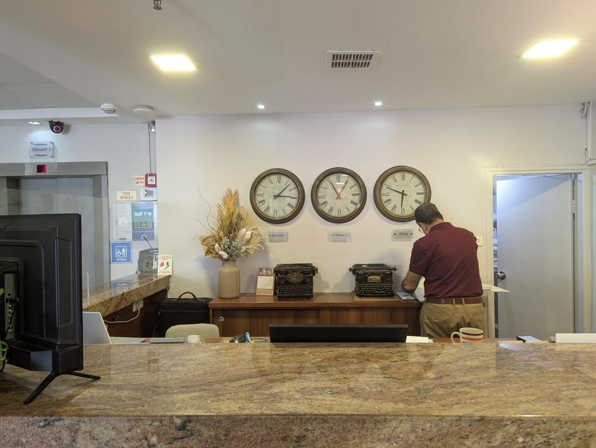 Astoria Galilee Hotel Тиберия Екстериор снимка